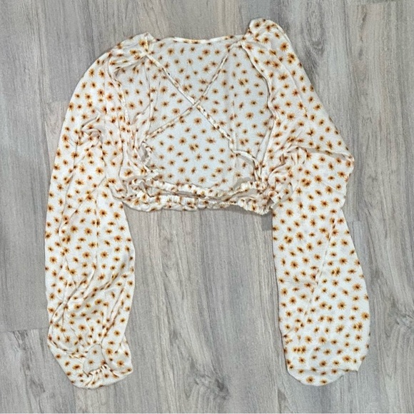 NWT WeWoreWhat Yellow Daisy Floral Long Sleeve Crop Top Elastic Hem Size XL - Picture 8 of 10